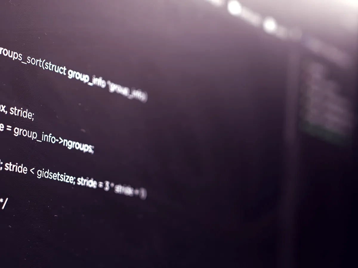 Linhas de código em um monitor
